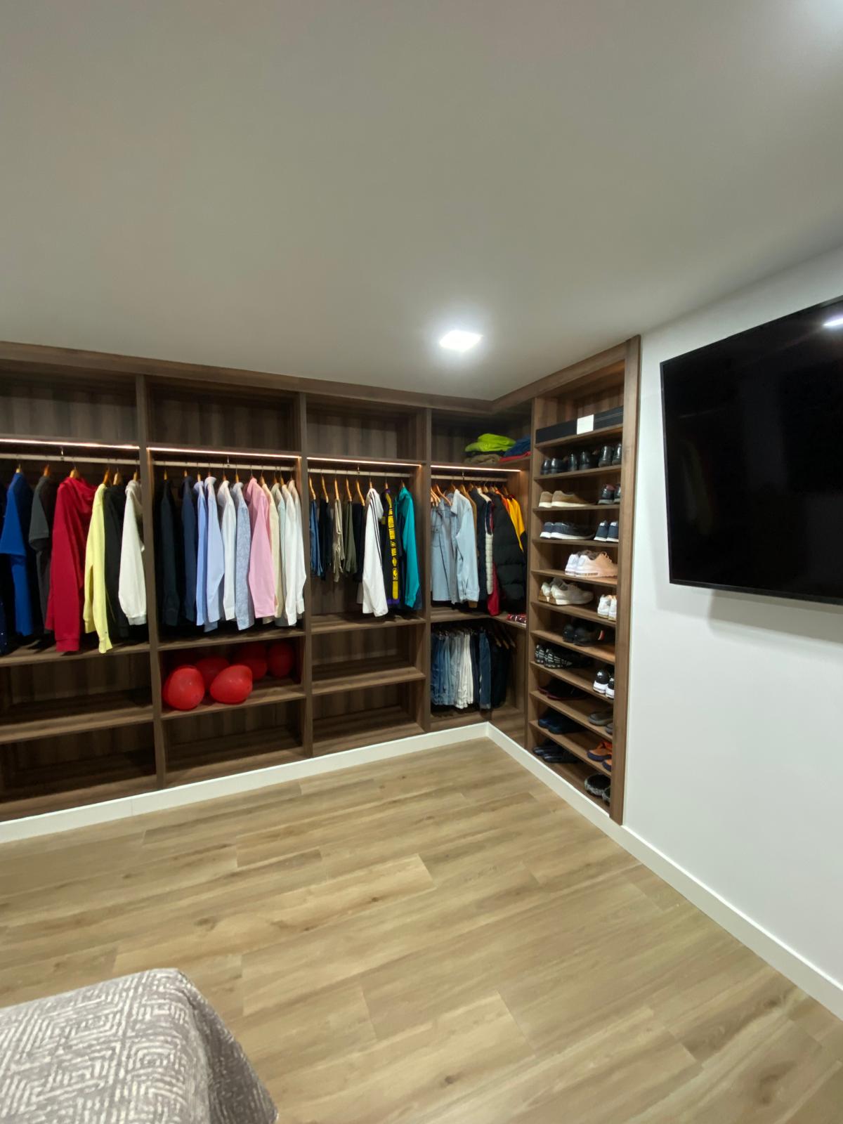 Vestidor a medida con distribución funcional